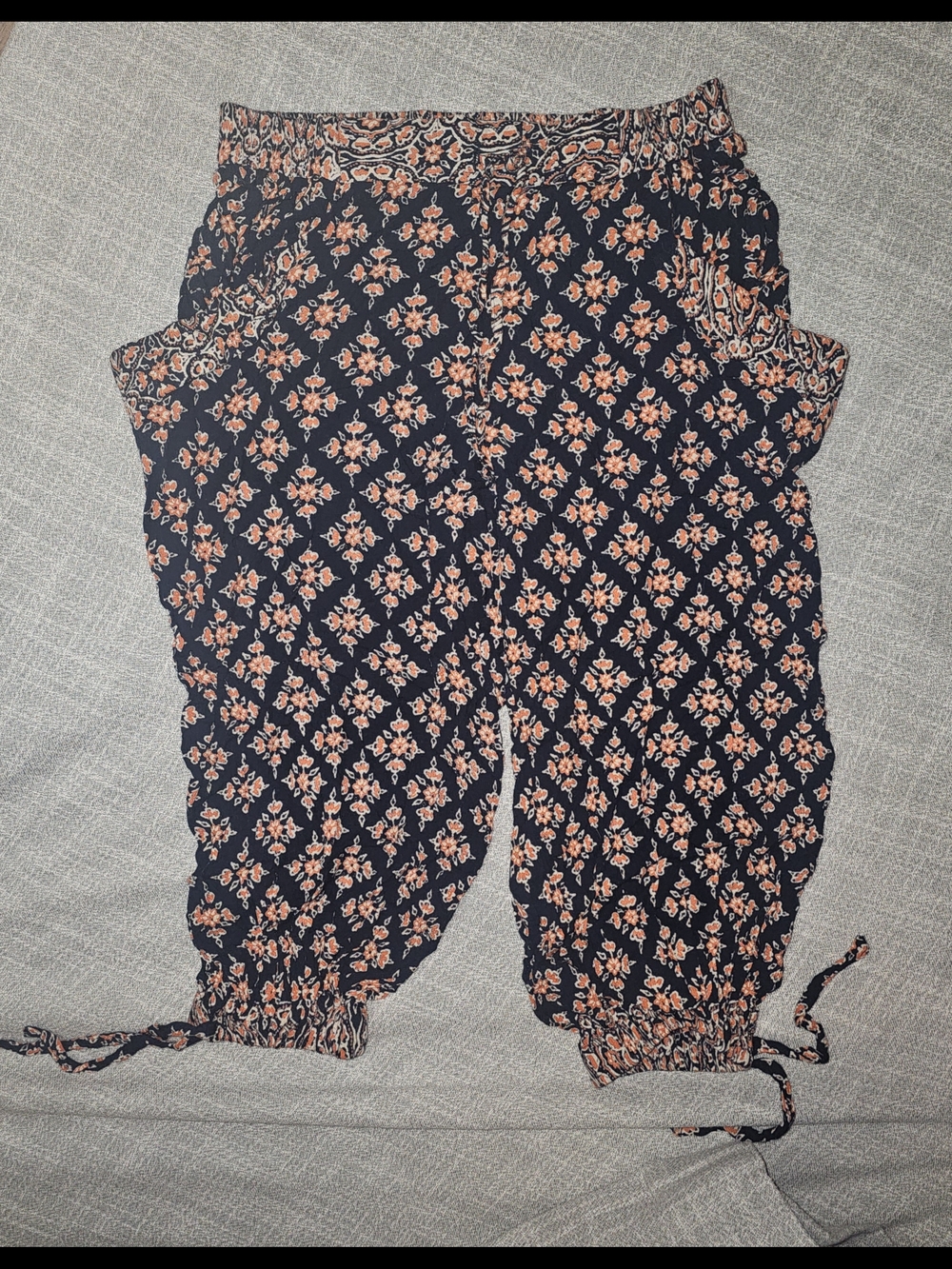 Angie Girls L or Womens M Navy and Orange Floral Cropped Drawstring Pants/bermud